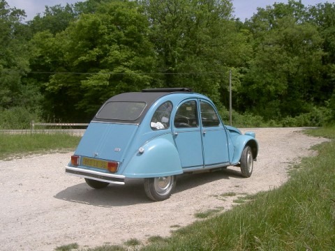 2cv en ballade1.jpg