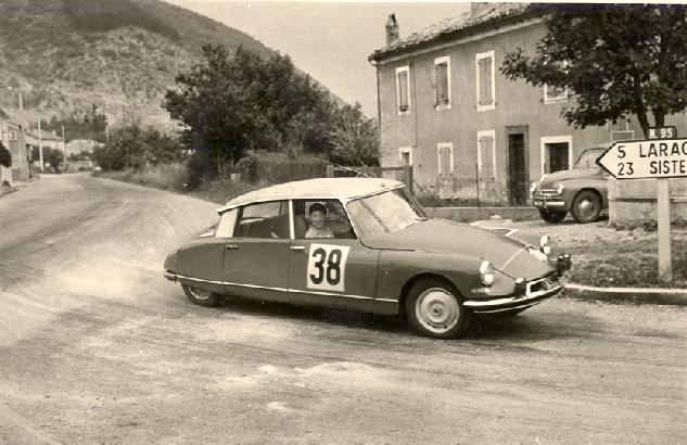 La DS,  Jean Claude Ogier et Lucette Pointet.jpg
