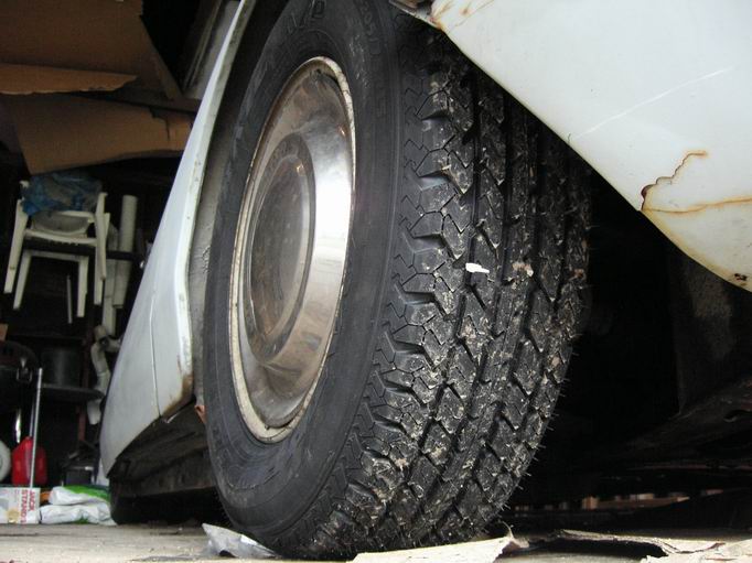2007-03 DS New tire Pathfinder 205-75R15 03.JPG