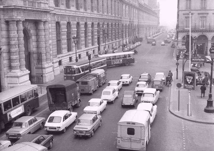 rue de rivoli en 1968.jpg